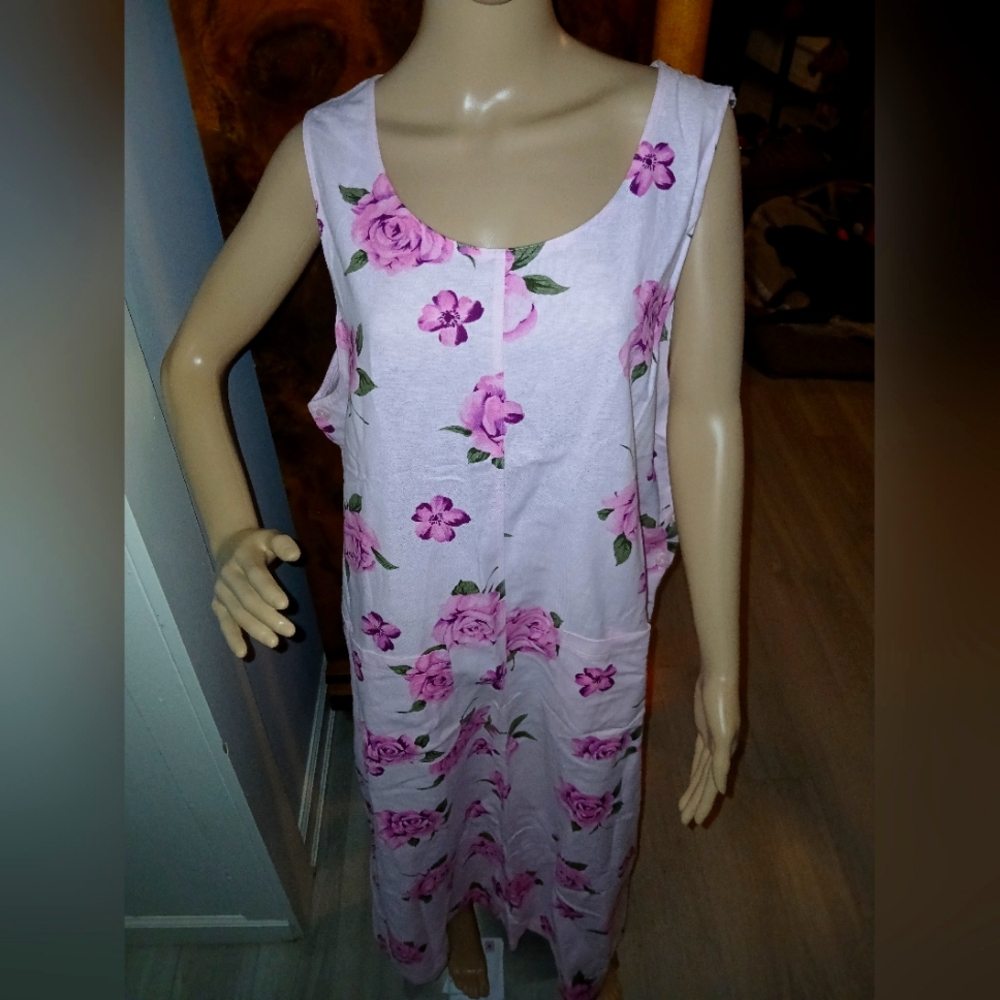 Stunning Brand New Plus size dress with pockets